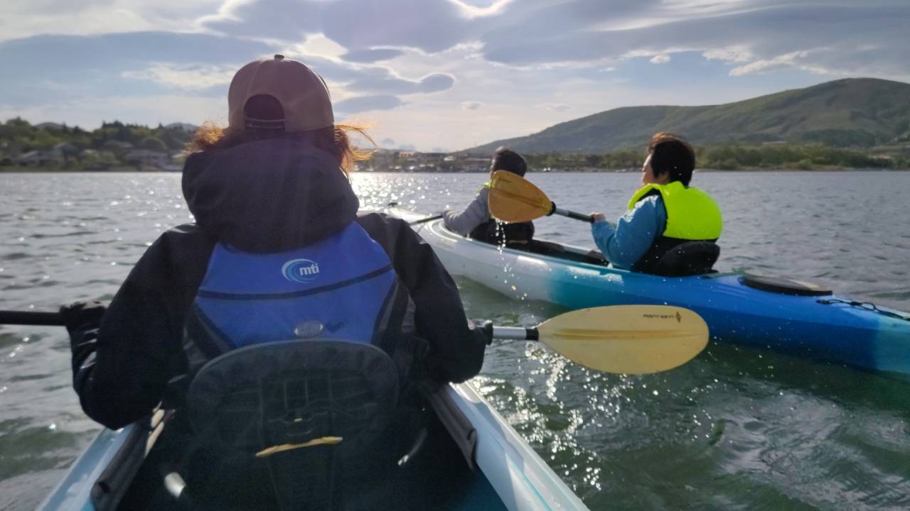 早朝カヤック&湖畔ヨガ